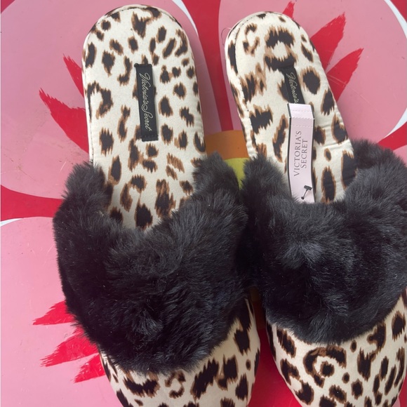 Pink Victoria secret cheetah slippers - Picture 3 of 7